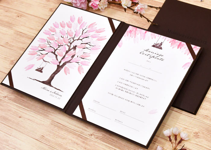 用紙にサインするスタンダードなスタイルの結婚証明書