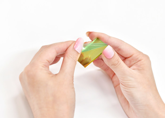 商品到着後、表面フィルムをはがしてご使用ください