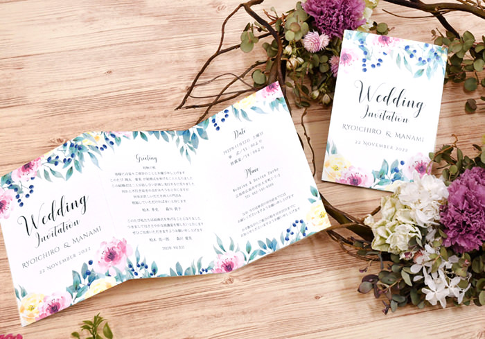 グラフィック招待状用紙にもデザイナーのこだわり