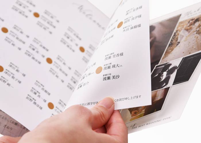 カバー部分のペーパーはマット調のしっとりとした風合い