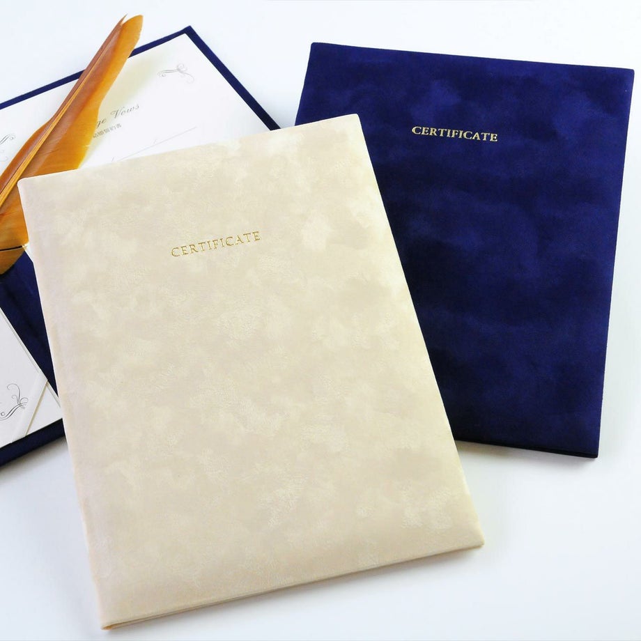ネイビー、ホワイトの2色から選べるベロア素材の表紙の結婚証明書