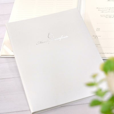 シンプルな中にも高級感を感じられるセンスあふれる結婚証明書