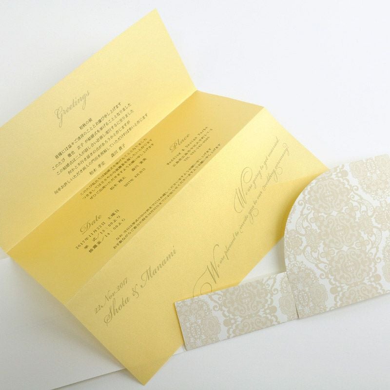ゴールドの中紙を台紙にINした招待状