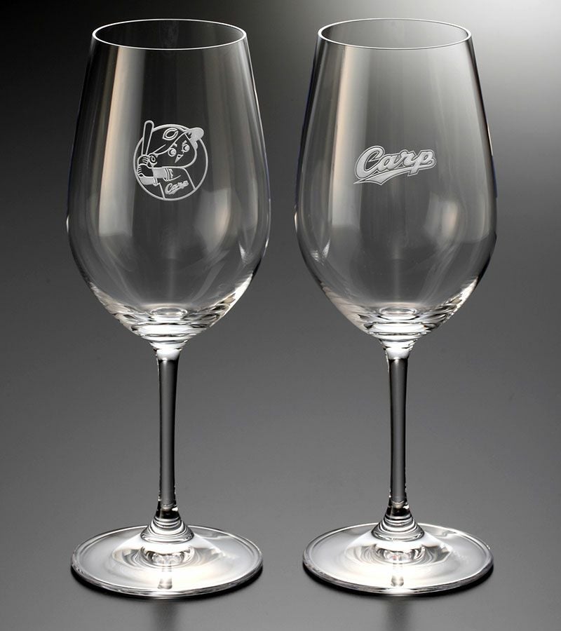 カープロゴのみ彫刻したグラス