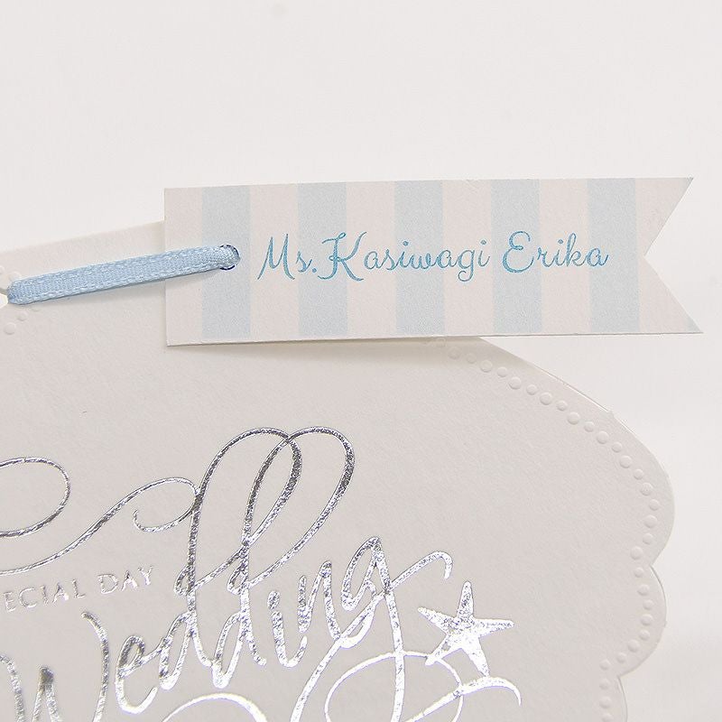 席札タグはリボンに通してとめてあります