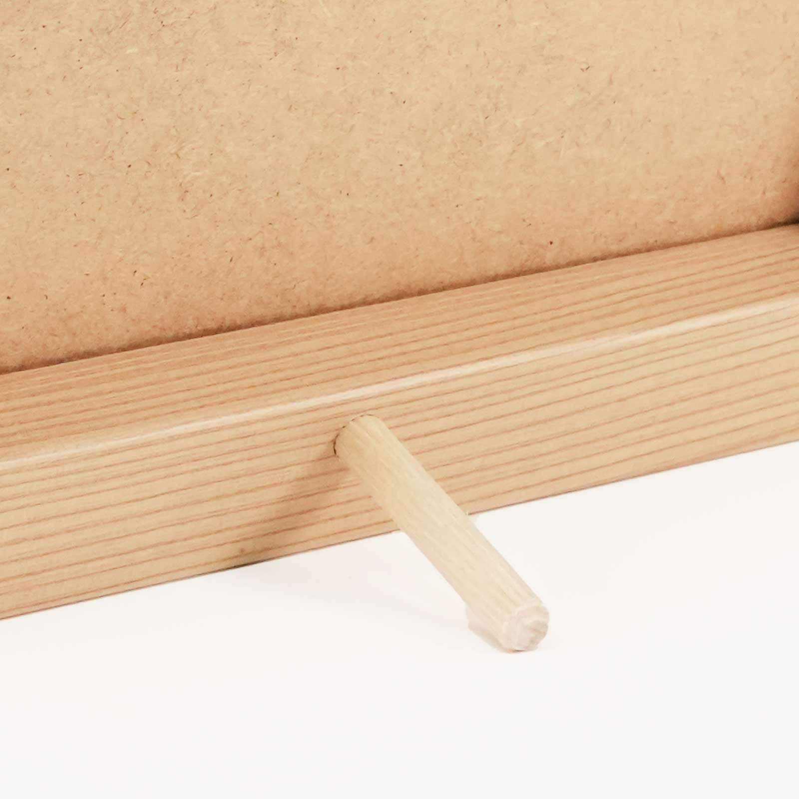 スタンド付きだから自立してどこでも気軽に飾れる時計です