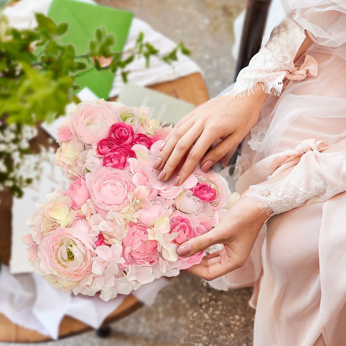 ハート型の木製ボードに直筆のお手紙をレーザー刻印するお花をたっぷりアレンジした花嫁の手紙