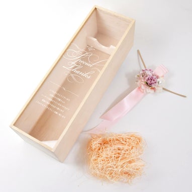 メッセージ入りワイン用木箱のピンクフラワーお届けの内容