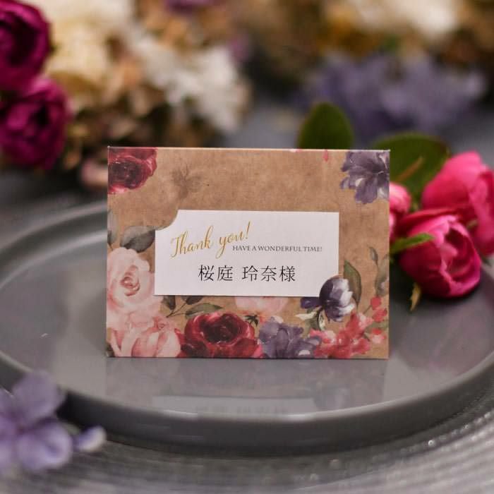 シックで大人っぽい薔薇の席札