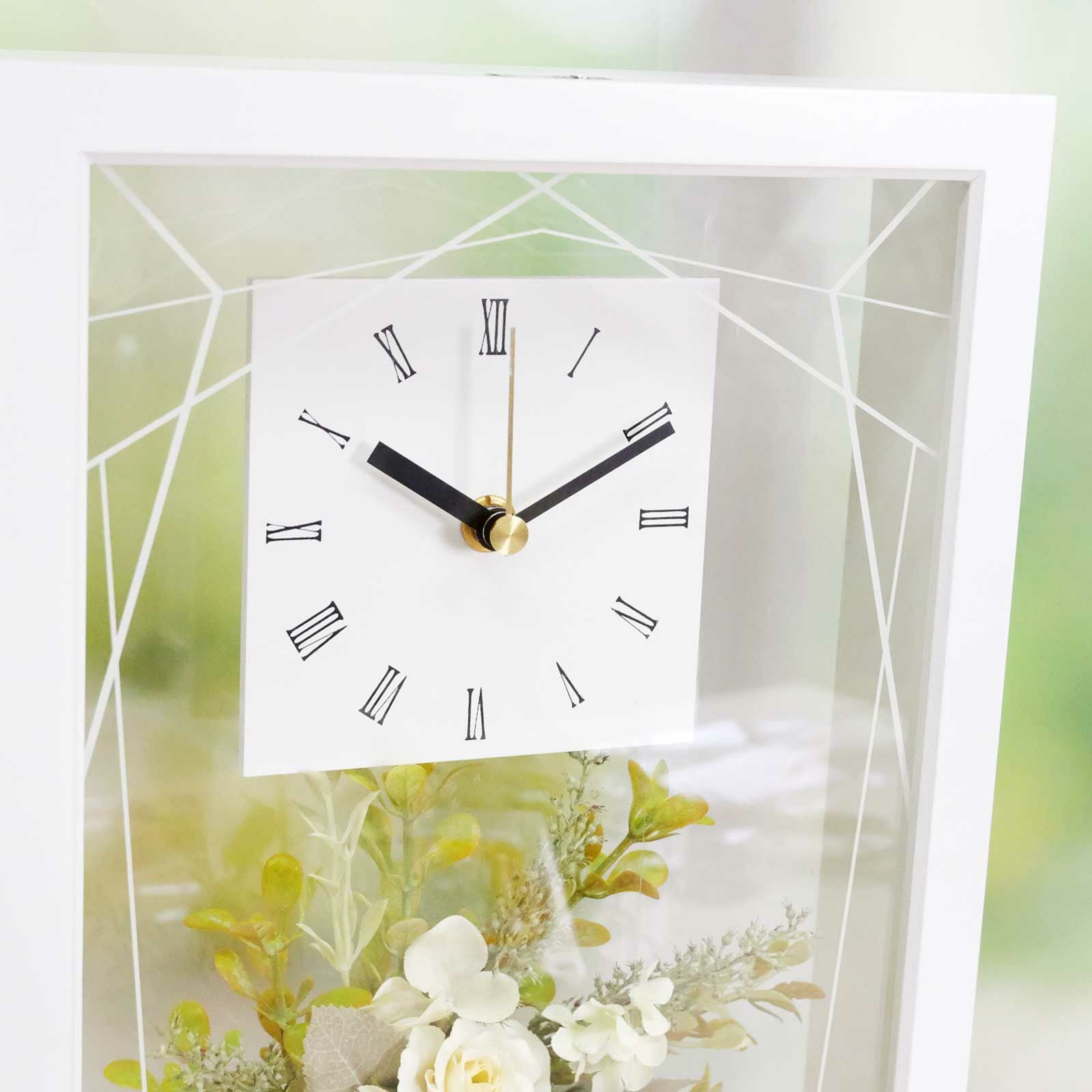 シンプルで見やすい国産時計を採用