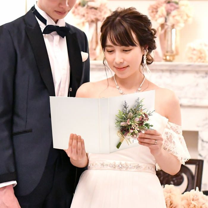 結婚式で読む花嫁の手紙。カバーにおしゃれなスワッグ風ブーケをアレンジしたお手紙セット