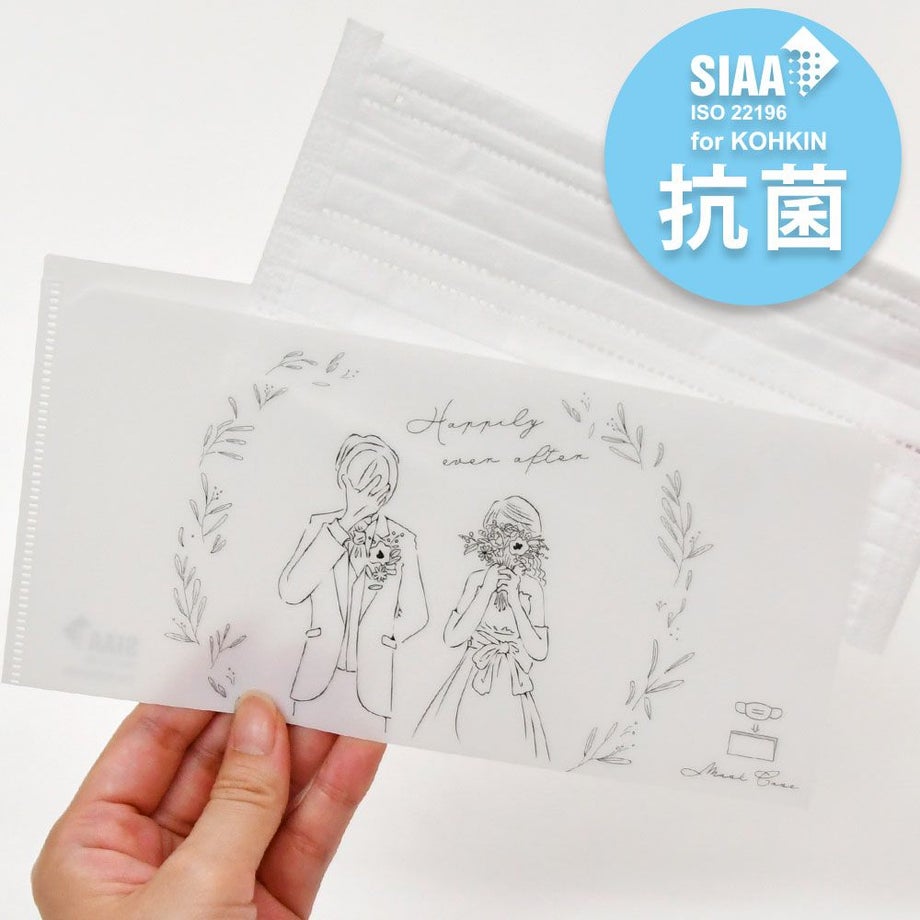 マスクを収納する中面側に銀イオンをコーティングすることで、抗菌効果が生まれ、繰り返し使えます。