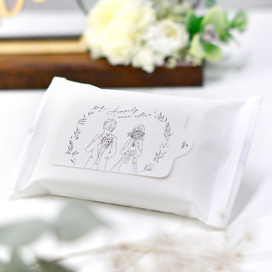 結婚式の日のおもてなしにふさわしいおしゃれなデザインのアルコール除菌ティッシュ