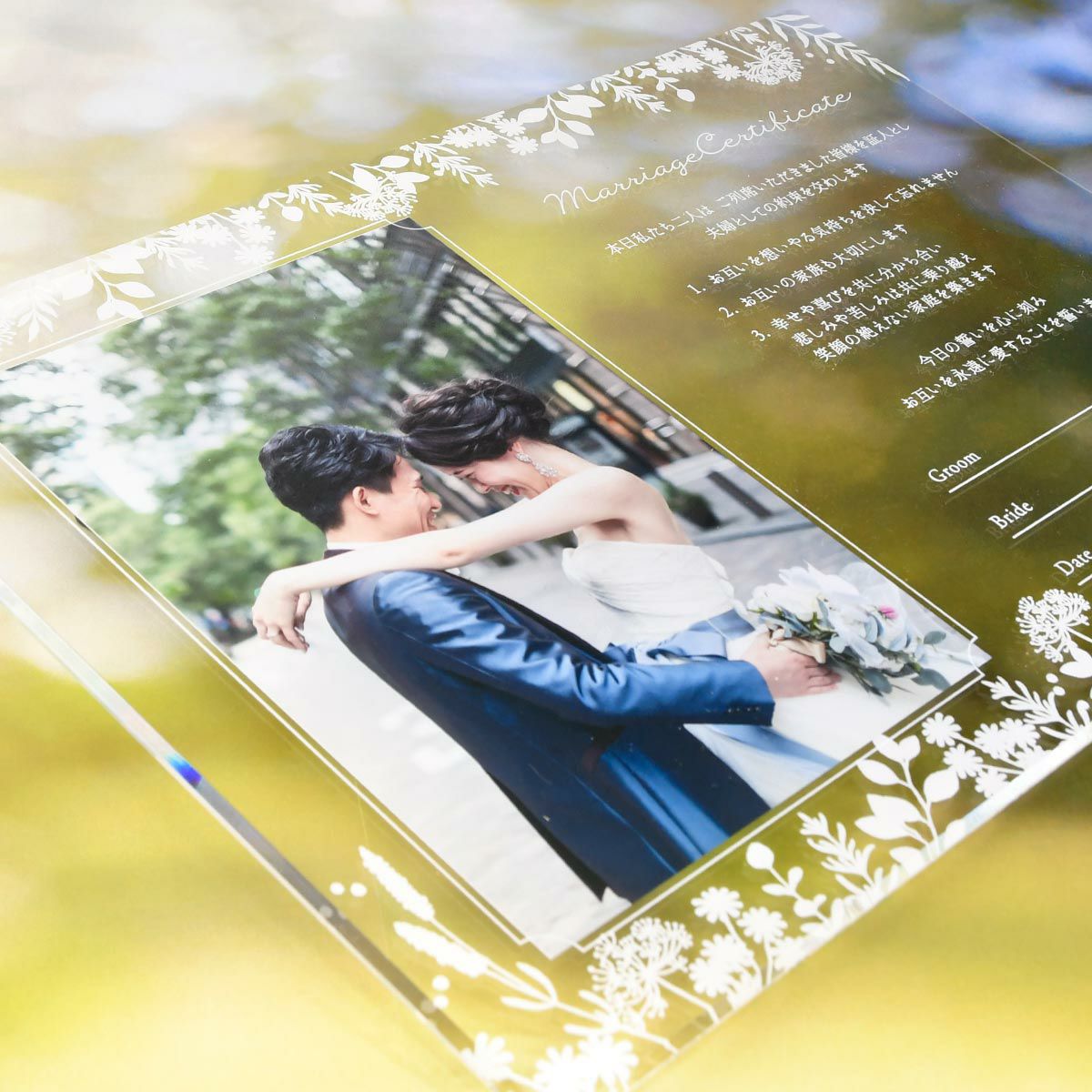 アクリルの結婚証明書は軽量で誓いのシーンや持ち運びにも便利