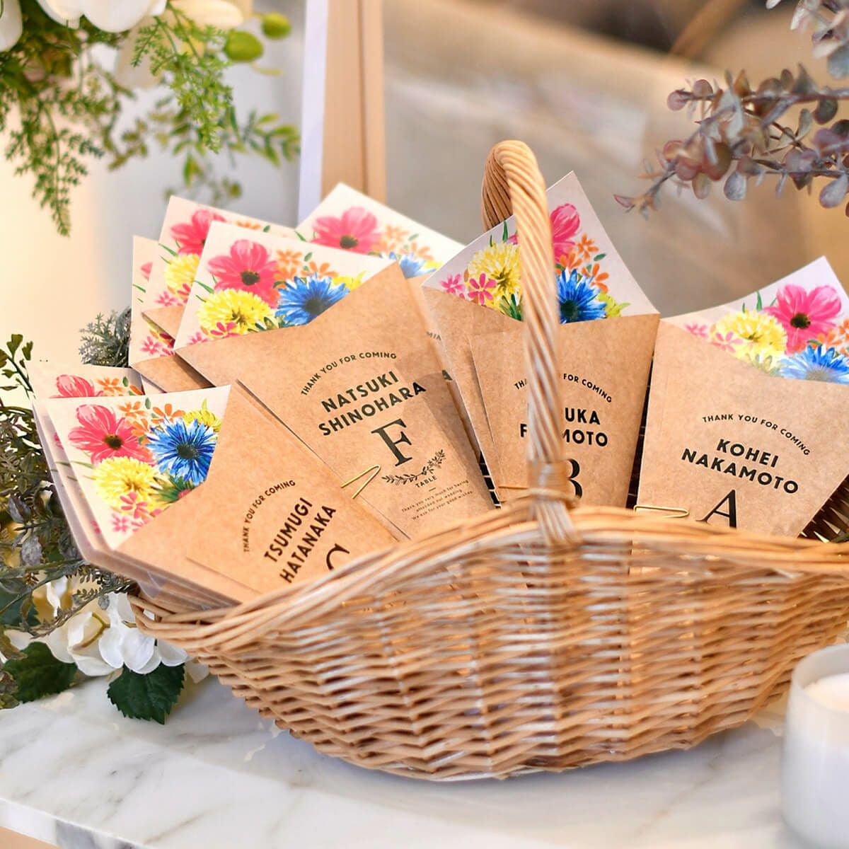 花束デザインのエスコートカード