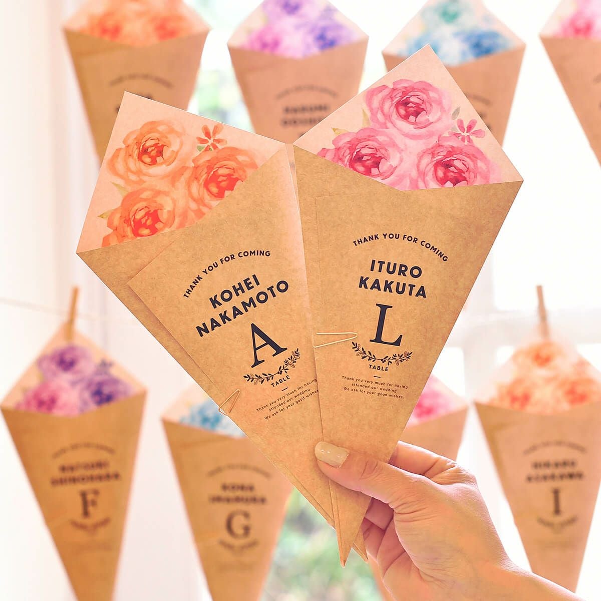 ラナンキュラスの花束デザインのエスコートカード