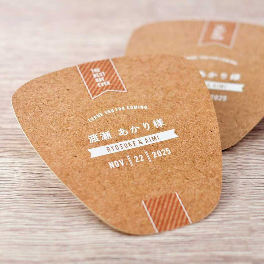 ゲストを涼しい風でおもてなし夏婚の演出アイテムうちわ