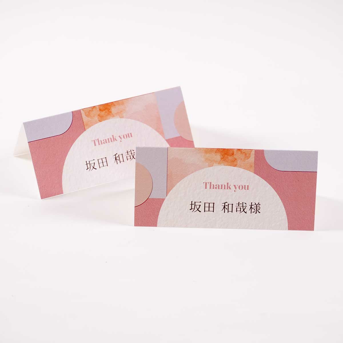 大人っぽい洗練されたデザインの結婚式の席札