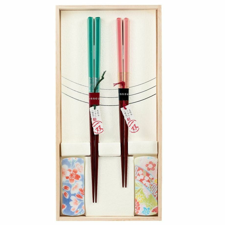 高級感のある桐箱入りのお箸と箸置きのギフトセット