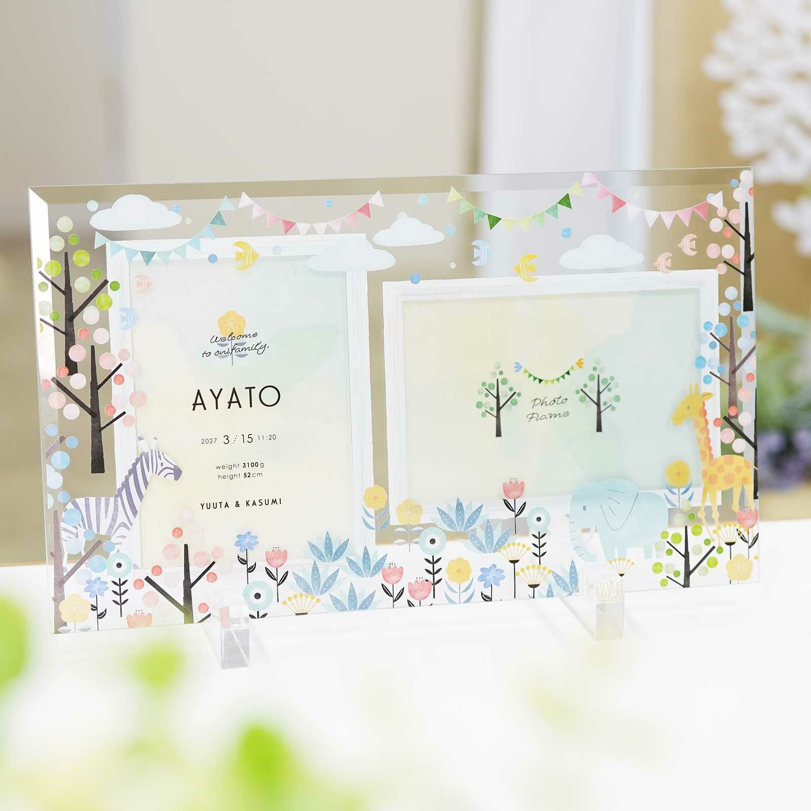 ギフトとしても喜ばれる美しいガラスの写真立て