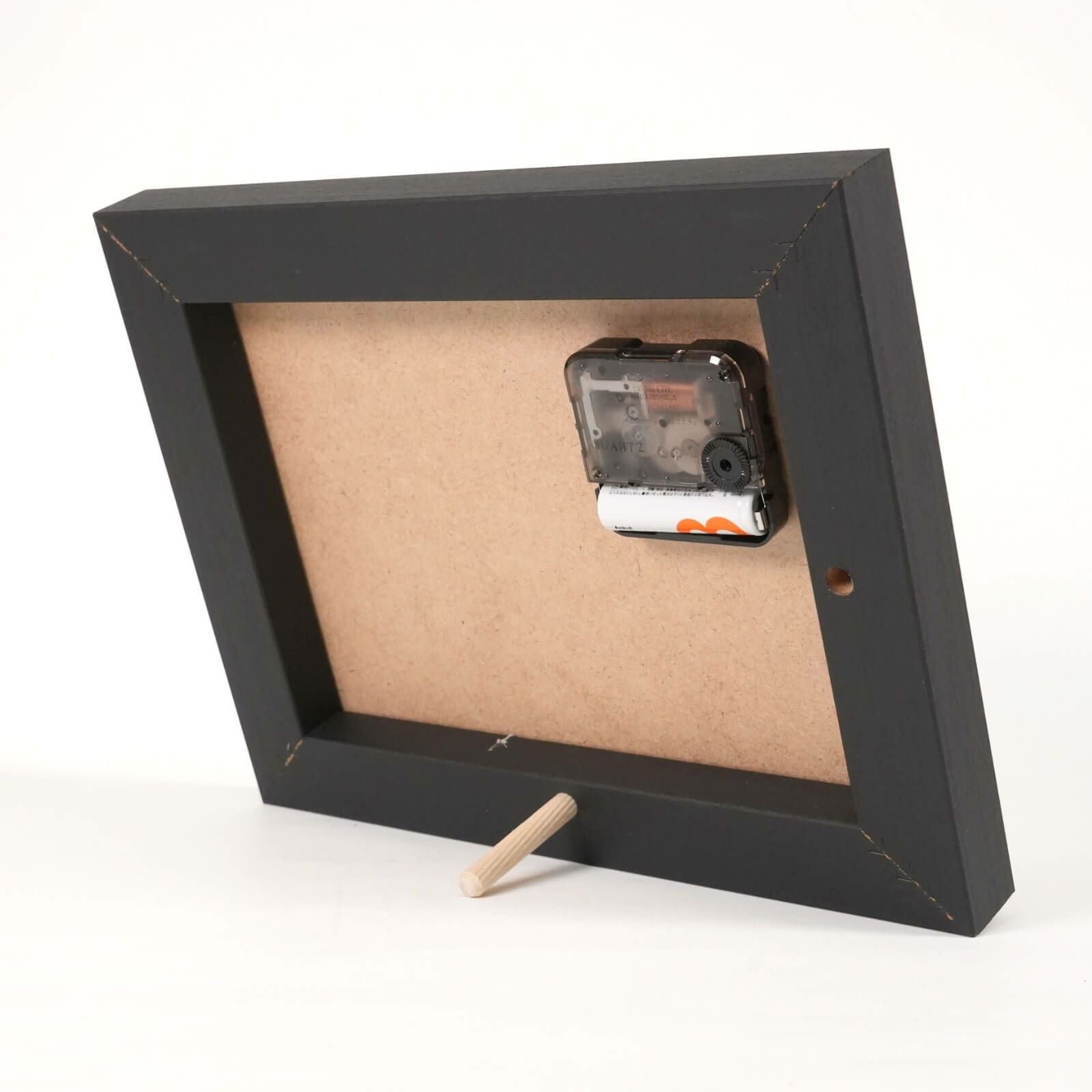 スタンド付きで気軽に飾れるベビーフォトクロック