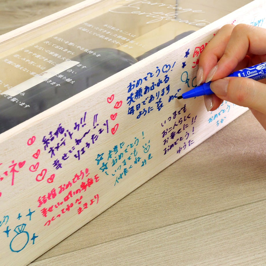 ゲストが寄せ書きできるワイン