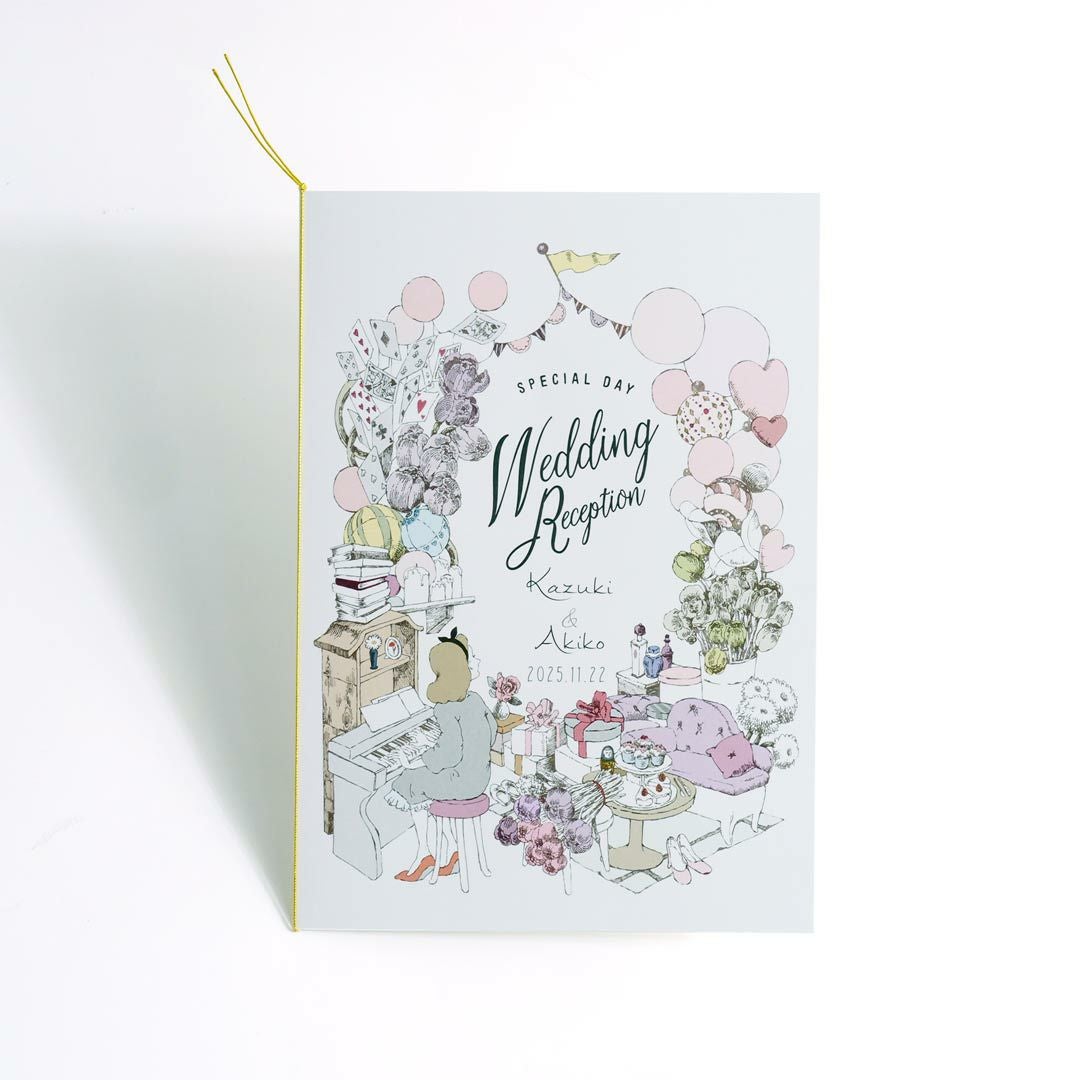 席次表表紙はトランプやバルーン、ガーランド、ハートクッションなどが描かれた大人可愛いデザイン