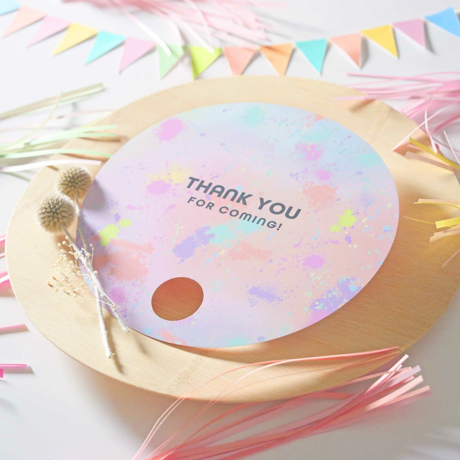 ポップでカラフルなパステル席札うちわのウラ面