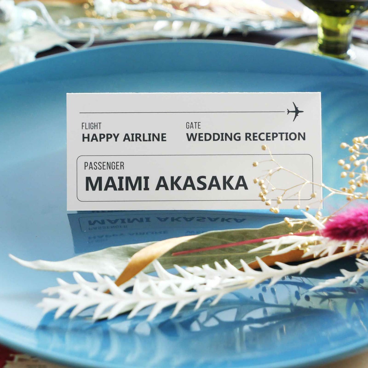 航空券をイメージしたデザインの結婚式席札