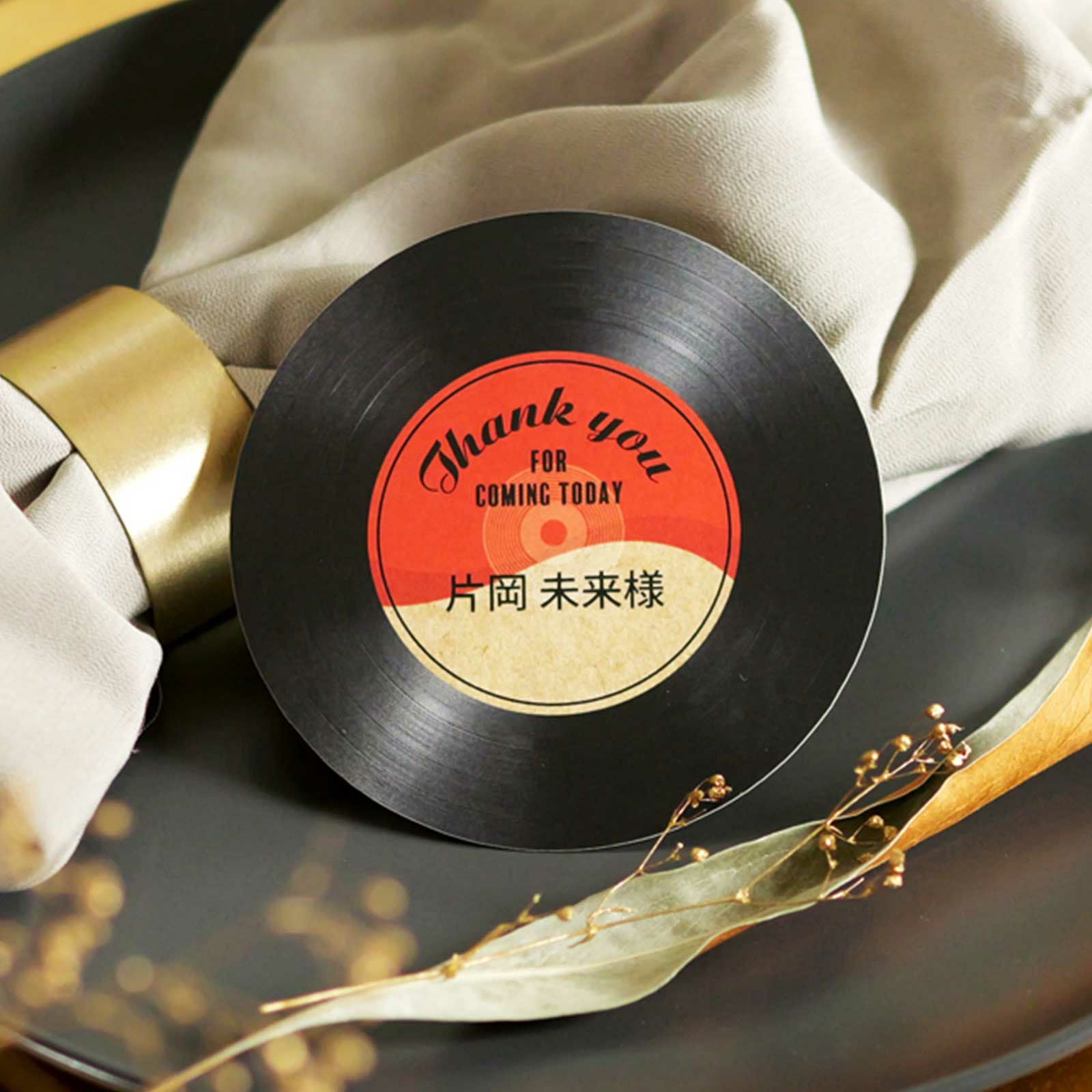 音楽好きのおふたりにぴったりゲストを楽しませる ユニークなレコード型席札