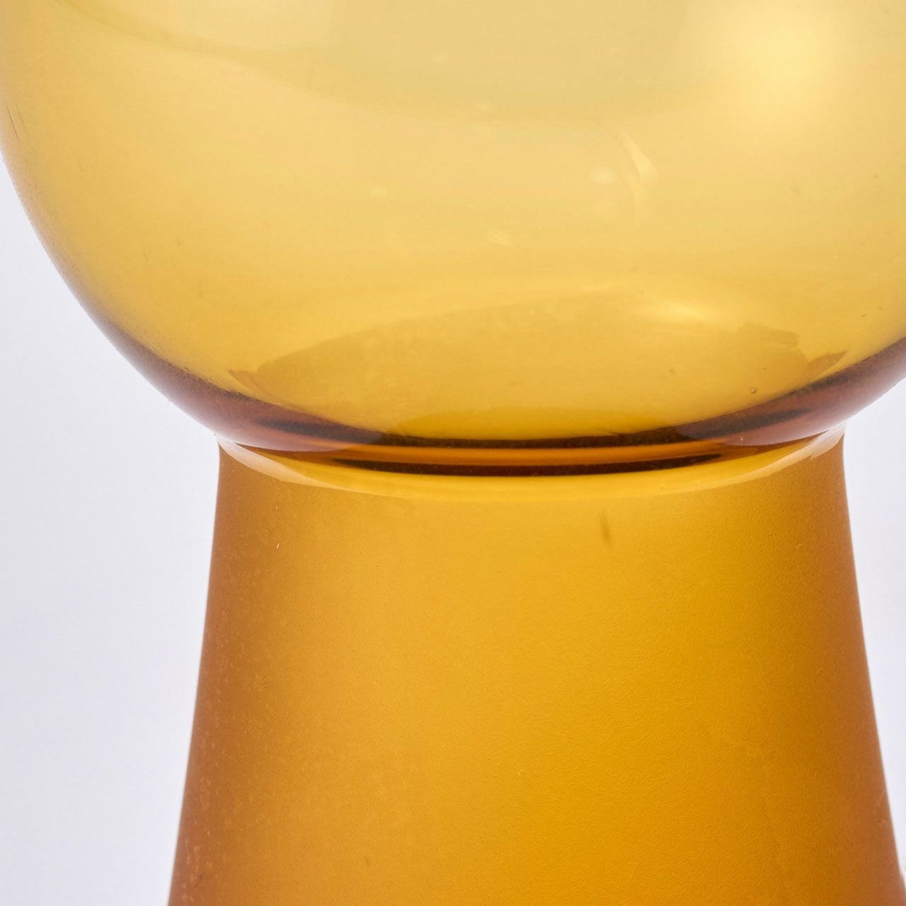 複数の花瓶を組み合わせて飾っても楽しいフラワーベース