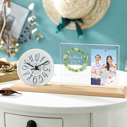 思い出の写真を入れることができるメッセージボードと時計のセット