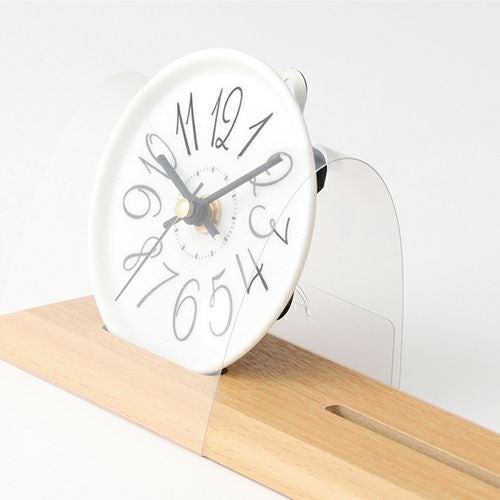 ぬくもりを感じる陶器の時計