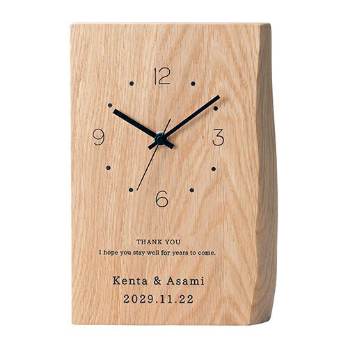 木の持つ質感を存分に活かした置時計