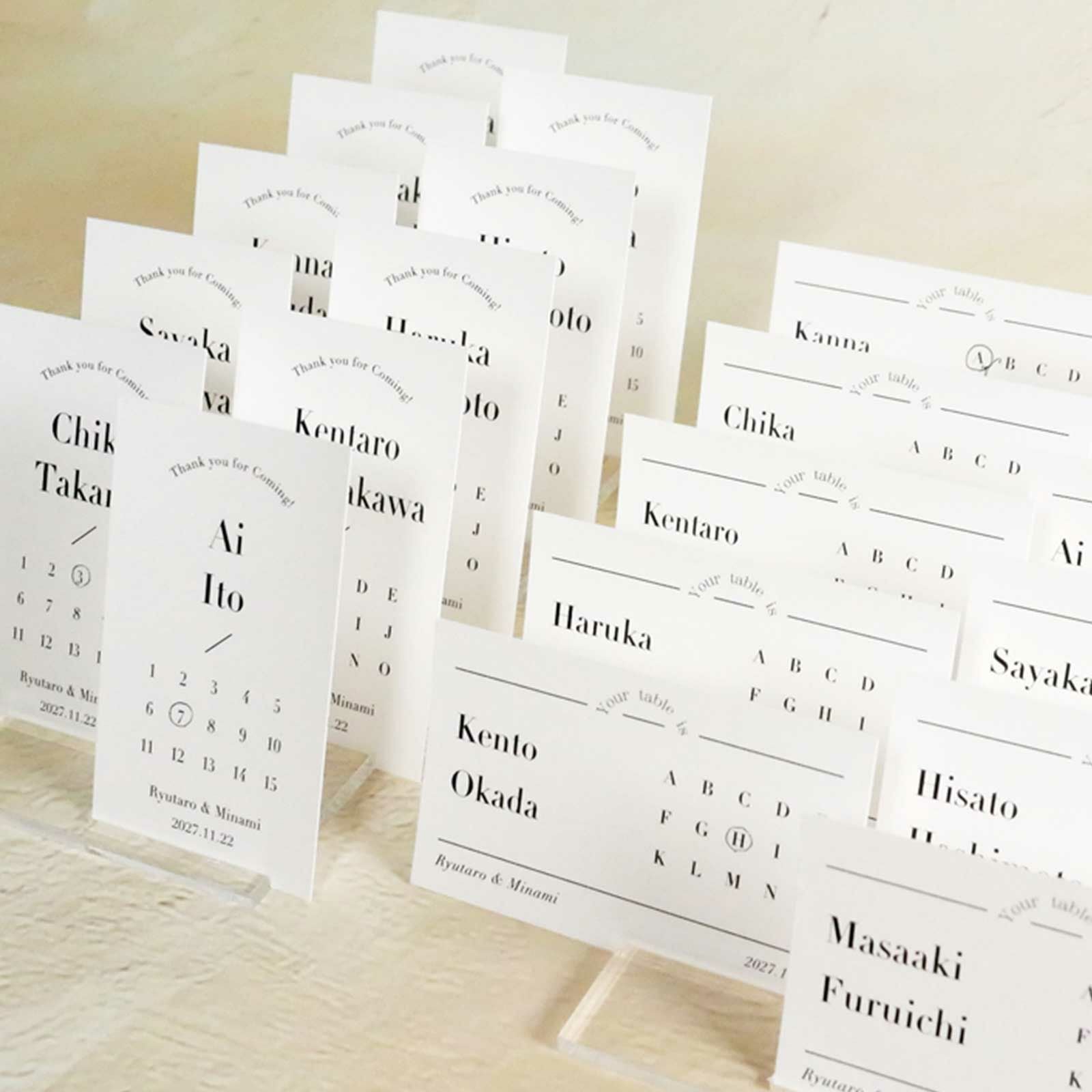 名刺サイズの余白を活かしたミニマルデザインのエスコートカード