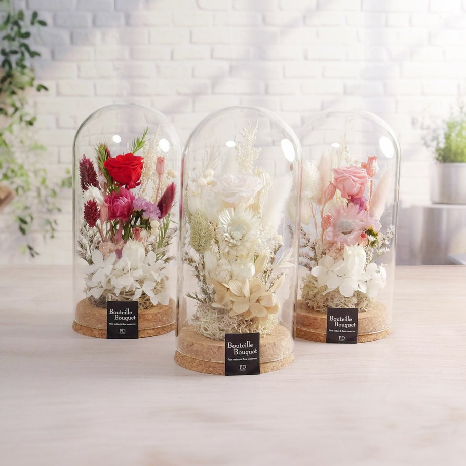 飾る場所を選ばずコンパクトにお花を楽しめるコルクガラスドーム