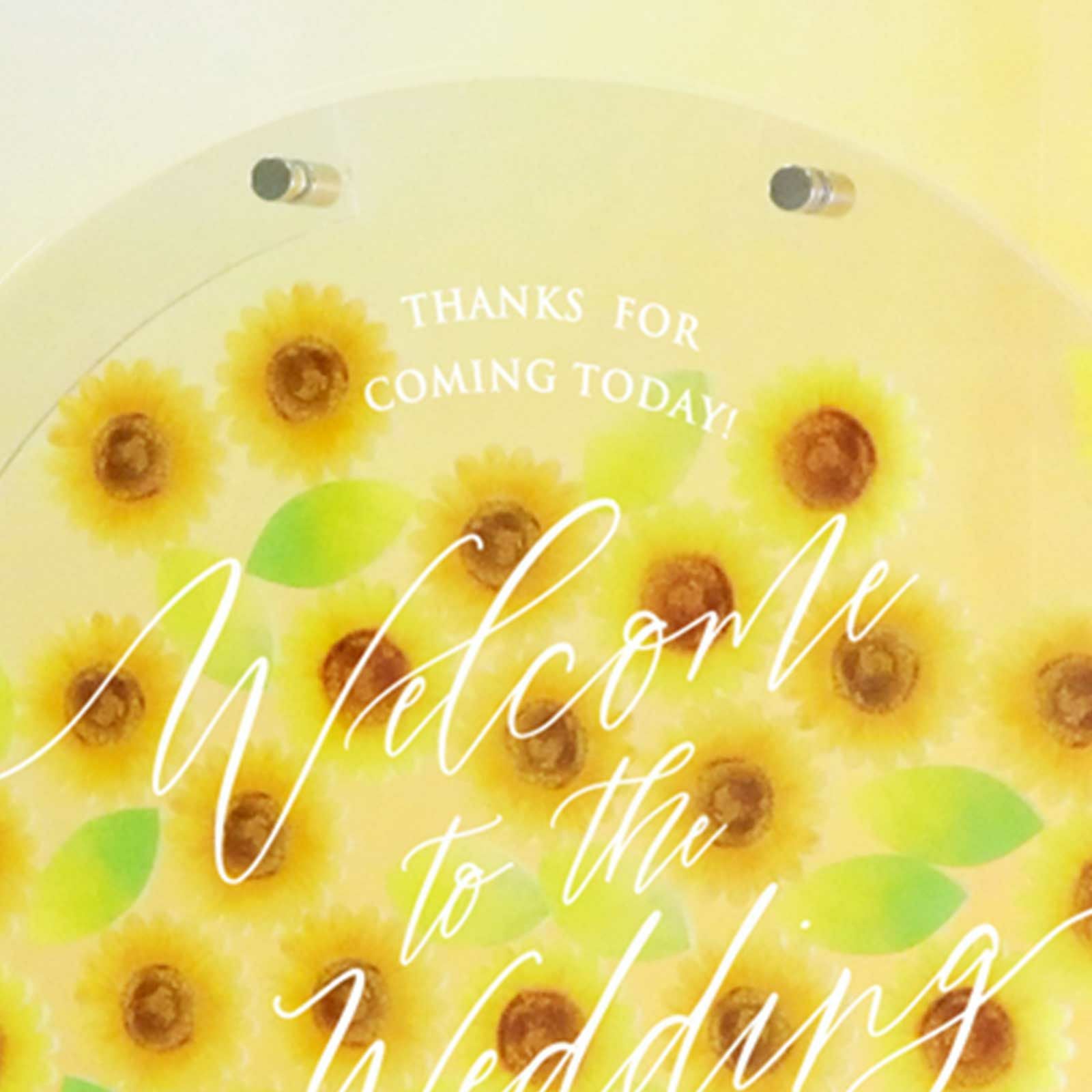 前面アクリルにはお二人のお名前・日付入りで特別感アップ