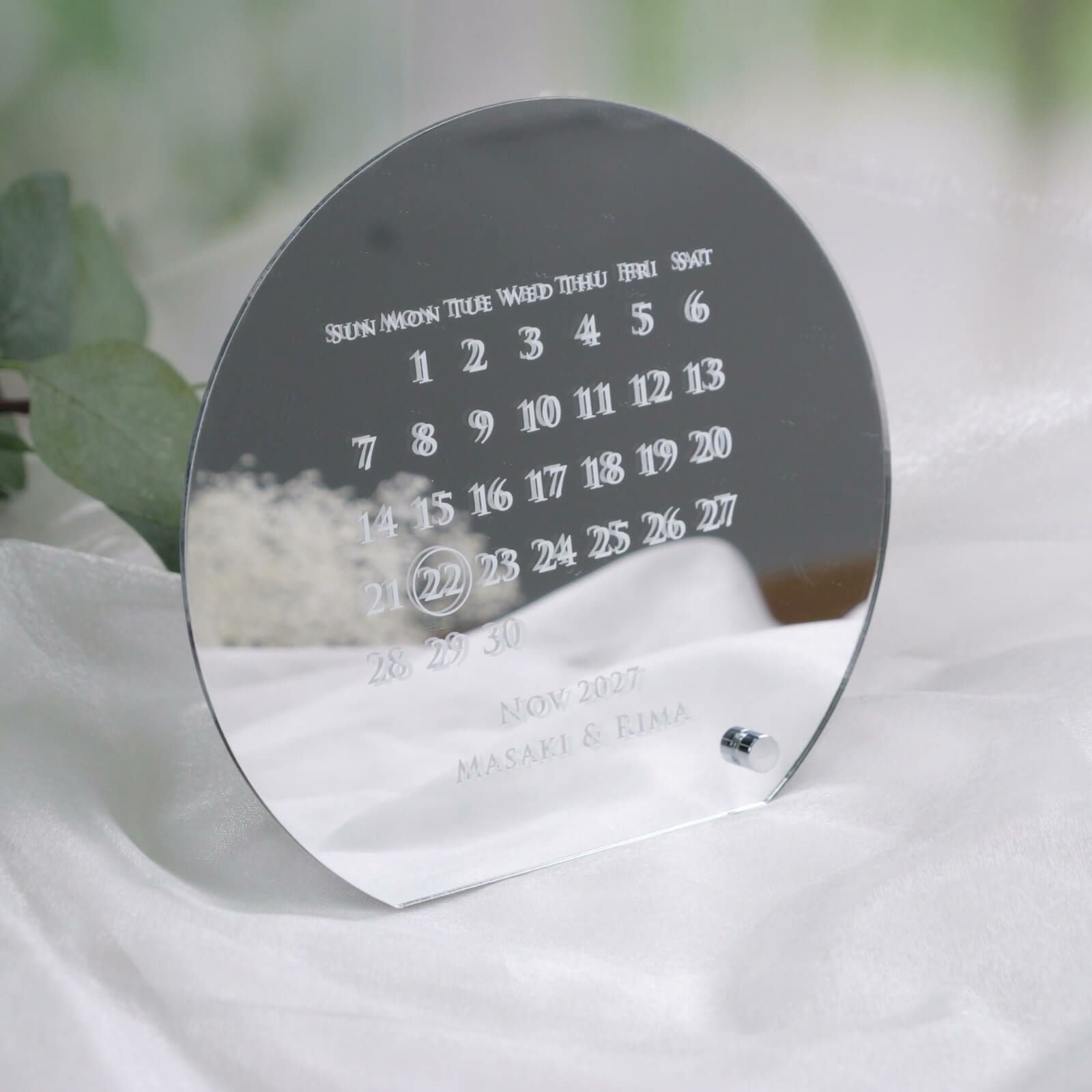 シルバーの卓上アクリルミラーボード