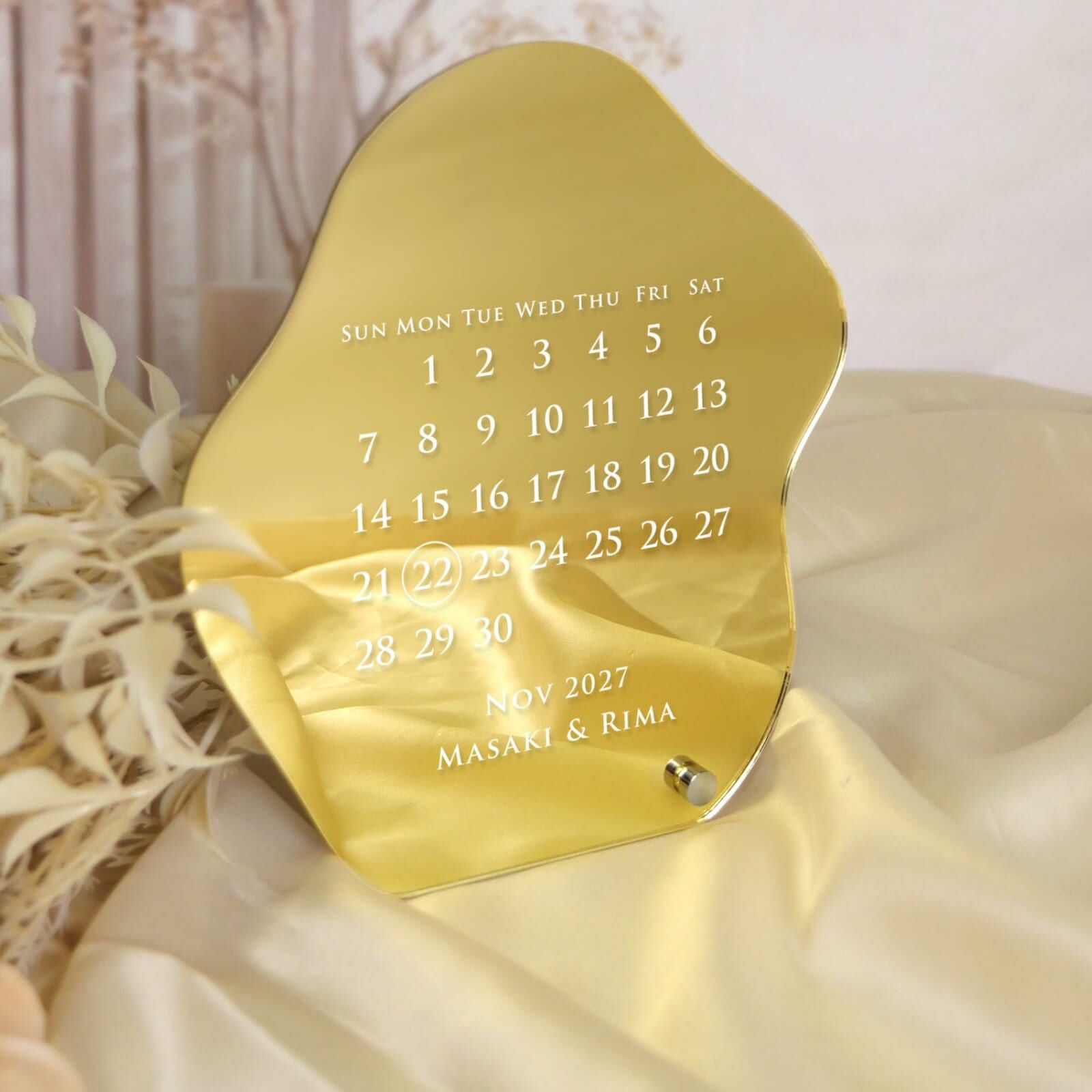 ゴールドの卓上アクリルミラーボード