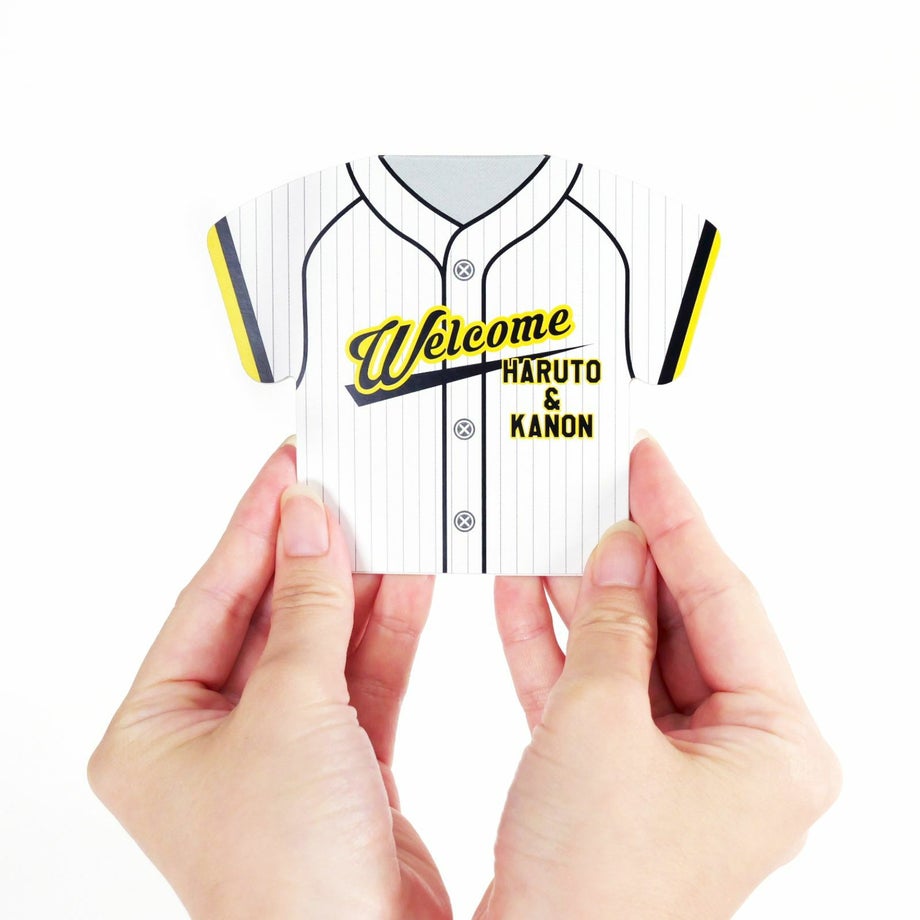 かわいいサイズ感のユニフォームフォルムデザイン席札