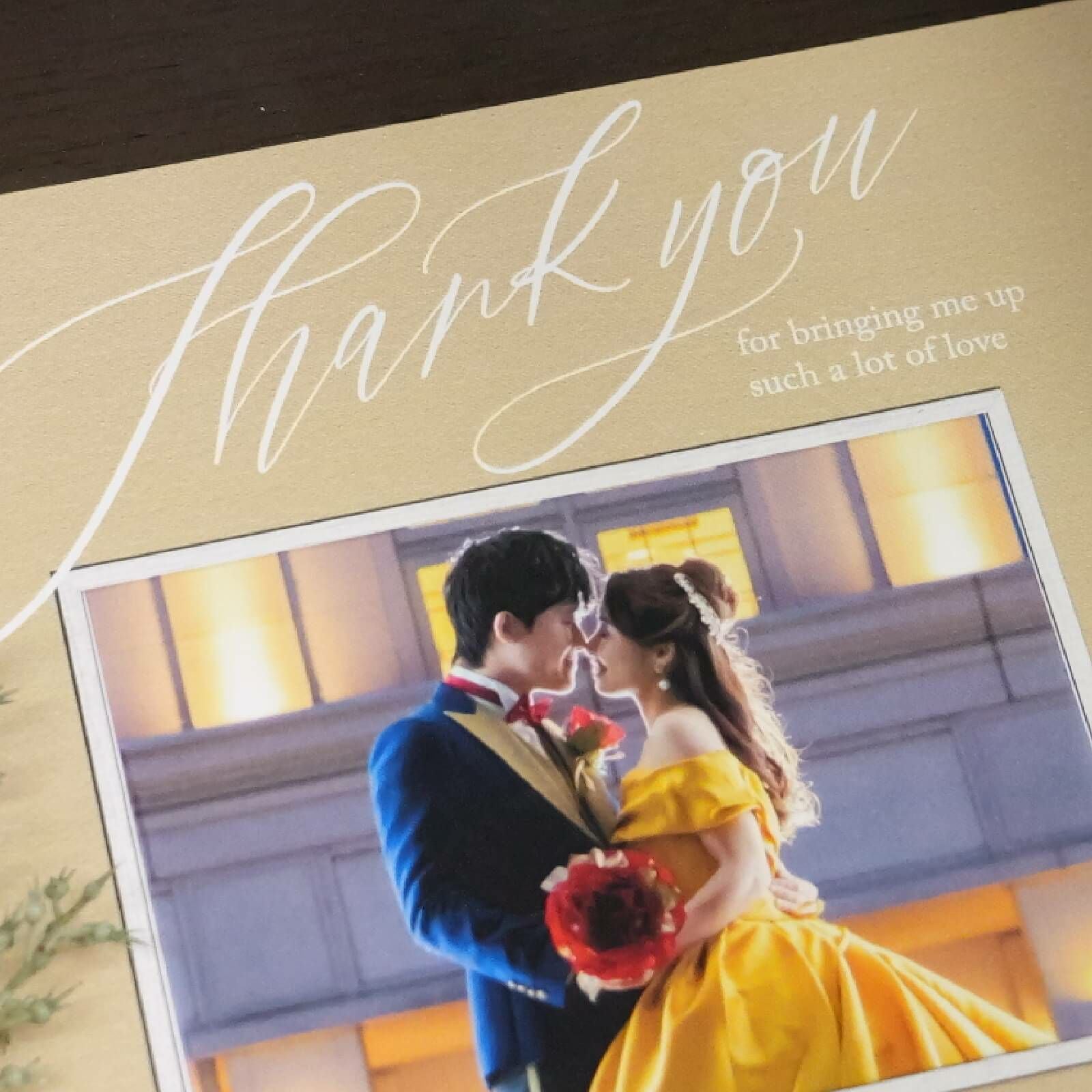 写真が入れられる感謝状筆記体の文字もおしゃれ