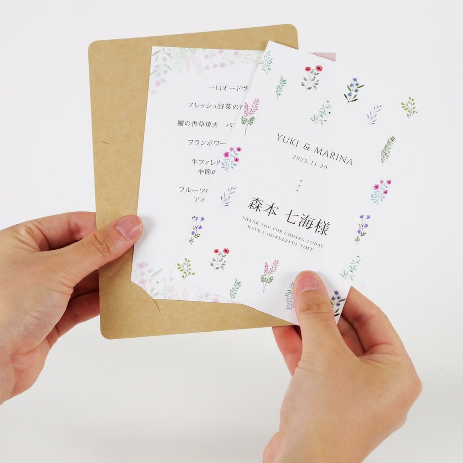 席札とメニュー表を重ねて台紙にINしたカード型の席札メニュー表