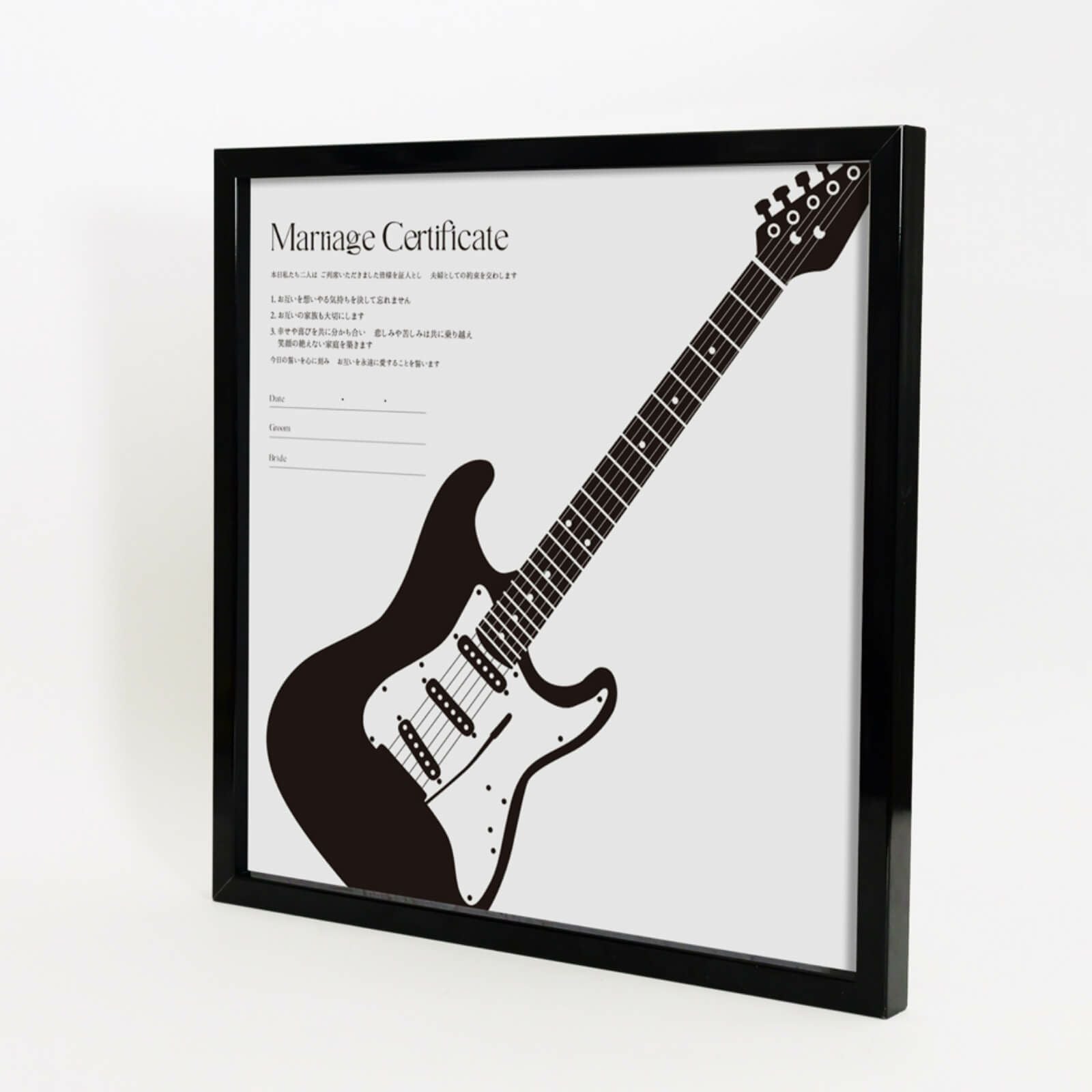 光沢あるブラックフレームがスタイリッシュなデザインと相性抜群