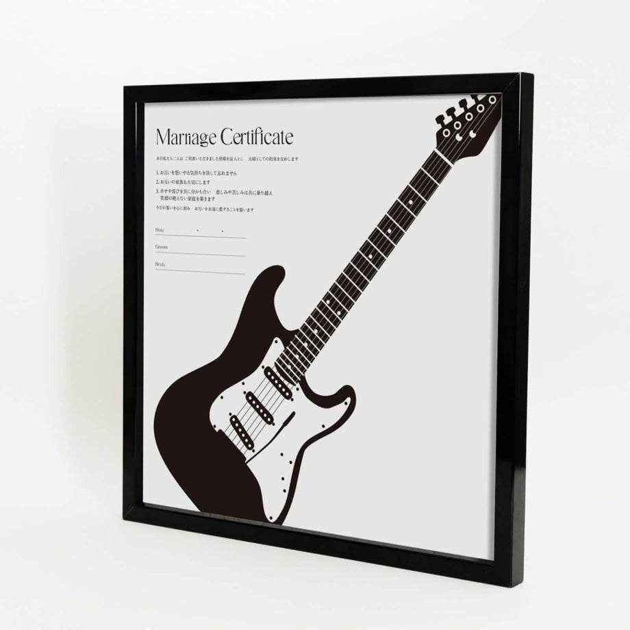 光沢あるブラックフレームがスタイリッシュなデザインと相性抜群