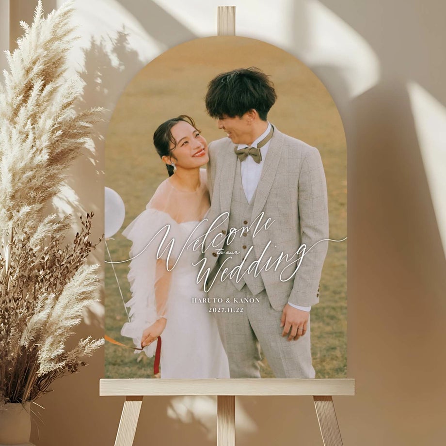 前撮り写真を使ったおしゃれなアーチ型のウェルカムボード
