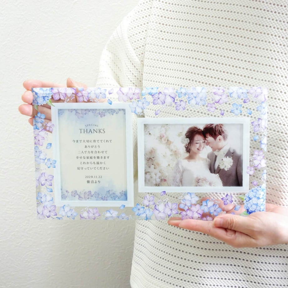美しく飾れる結婚式の記念品としてガラスフォトフレーム