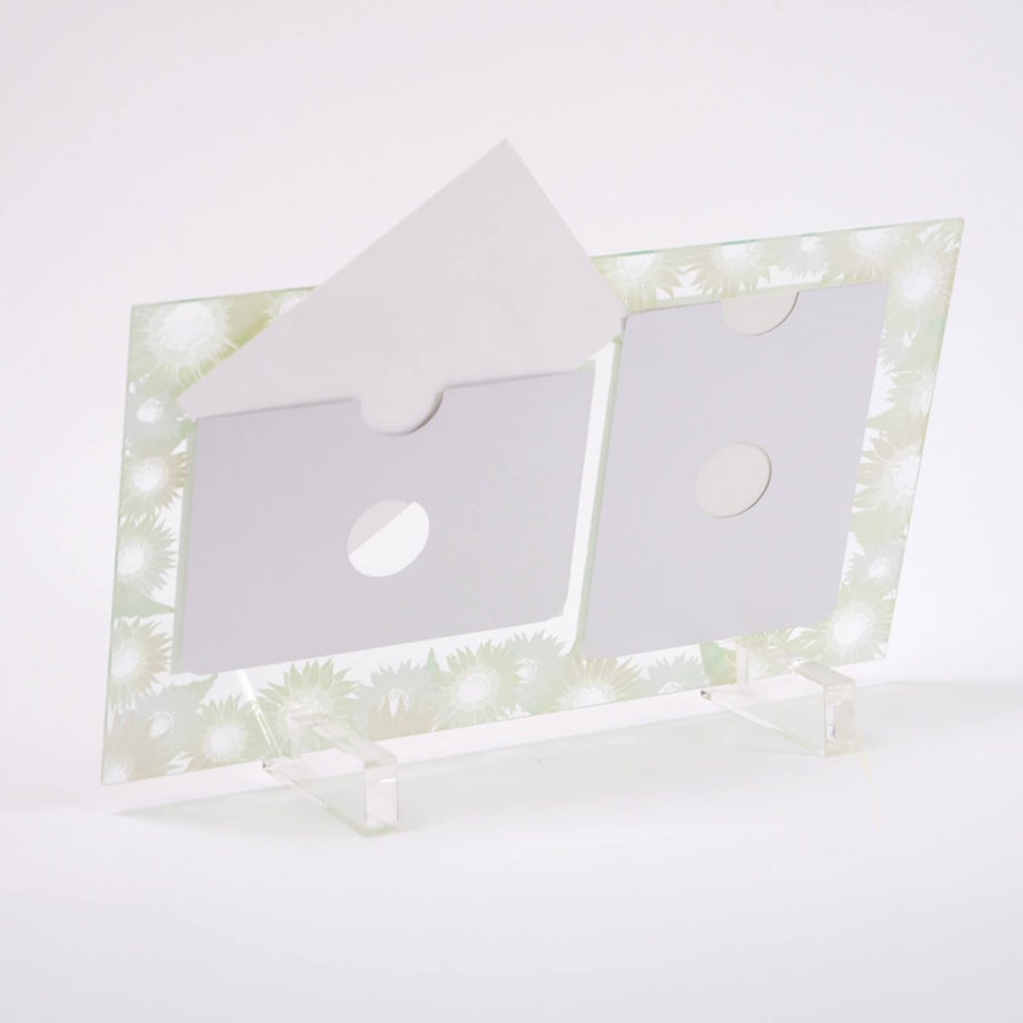 写真入れ替えが簡単な フォトフレーム仕様