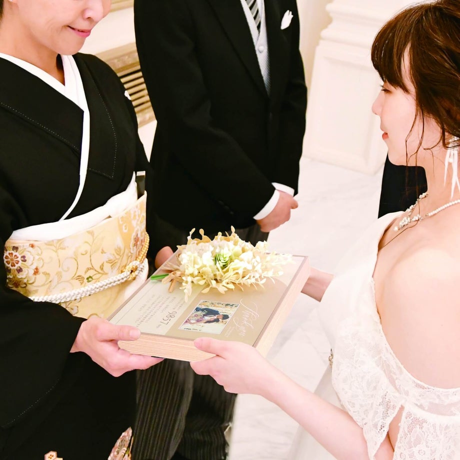 贈呈シーンも華やぐベストサイズブーケ付子育て感謝状