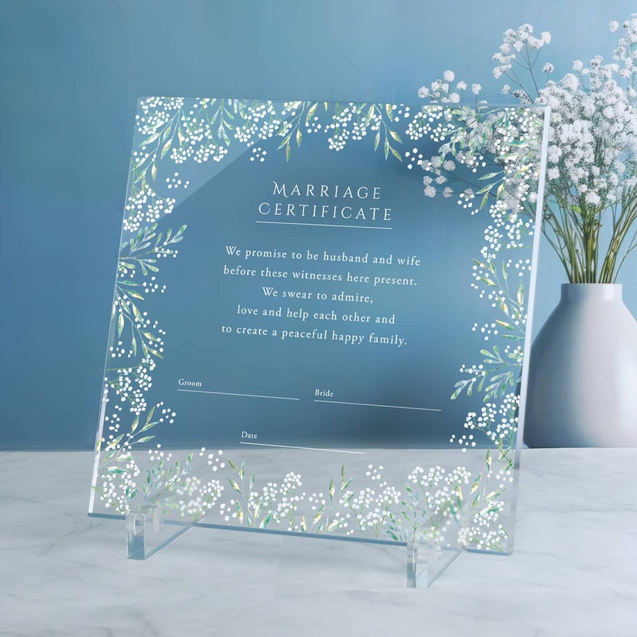 アクリルのおしゃれな結婚証明書はその後のインテリアにもぴったり