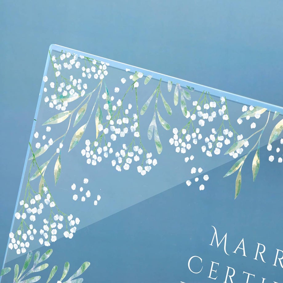 アクリルにかすみ草デザインをUV印刷した結婚証明書